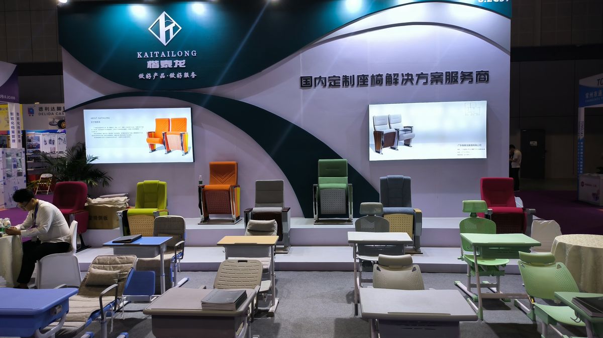 天舍课桌椅 校用家具产品场景图 2